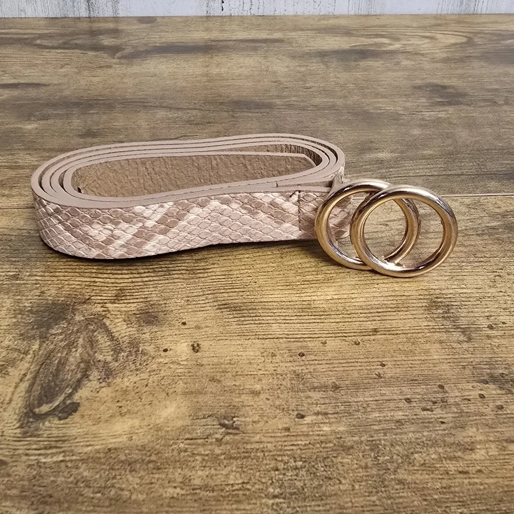 women's light pink fashion belt with gold buckle unbranded